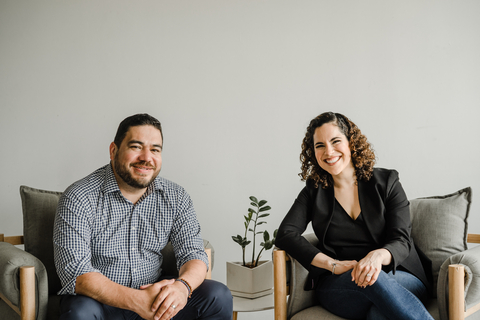 Erik Cardenas and Mariza Hardin, co-founders of Zócalo Health (Photo: Business Wire)