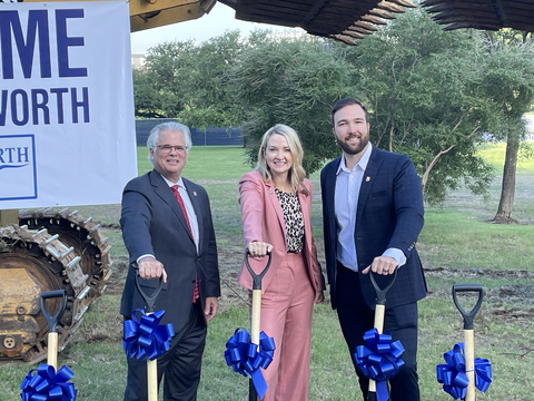 From left: David Cooke, Fort Worth City Manager; Mattie Parker, Mayor of Fort Worth; Tanyan Farley, Director, Athenian Group (Photo: Business Wire)