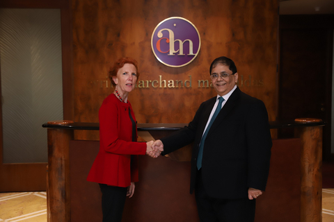 Mr. Cyril Shroff, Managing Partner, Cyril Amarchand Mangaldas, with Ms. Jan Royall, Principal, Somerville College, University of Oxford. (Photo: Business Wire)