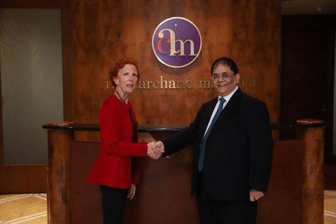 original Mr. Cyril Shroff, Managing Partner, Cyril Amarchand Mangaldas, with Ms. Jan Royall, Principal, Somerville College, University of Oxford. (Photo: Business Wire)