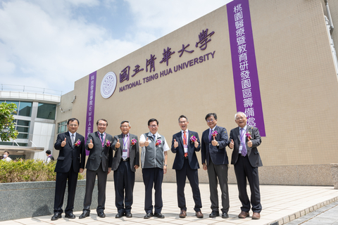 original At the opening ceremony (right to left): NTHU senior vice presidents Tai Nyan-hwa and Lyu Ping-chiang, NTHU president W. John Kao, Taoyuan City mayor Cheng Wen-tsan, former NTHU president Hocheng Hong, Taoyuan Metro chairman Liu Kun-I, and Taoyuan Aerotropolis chairman Chen Si-jhen. (Photo: National Tsing Hua University)