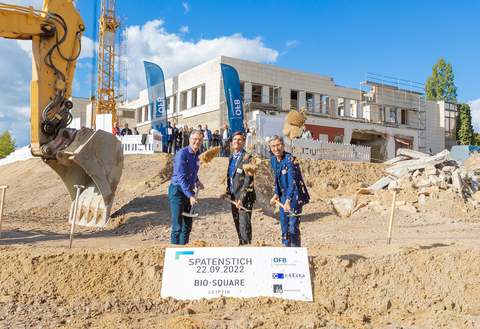 Vlnr. Dr. Marc Struhalla (CEO der c-LEcta GmbH), Dr. Christoph Wiechmann (OFB Leipzig) und Thomas Dienberg (Bürgermeister für Stadtentwicklung und Bau der Stadt Leipzig).