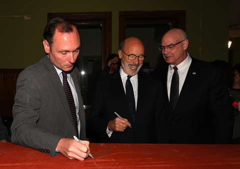 Pittsburgh Penguins President of Business Operations Kevin Acklin, Pennsylvania Governor Tom Wolf and U. S. Steel President & CEO David B. Burritt sign beam to be placed during renovations. (Photo: Business Wire)