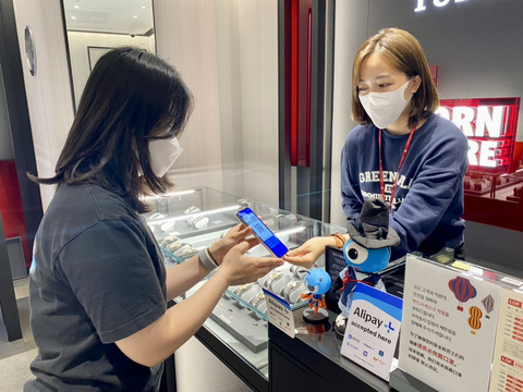 Users of leading Asian e-wallets including AlipayHK, GCash (the Philippines), Touch ‘n Go (Malaysia), and TrueMoney (Thailand) are able to pay at over 120,000 merchants using their local mobile payment apps when traveling in South Korea. (Photo: Business Wire)
