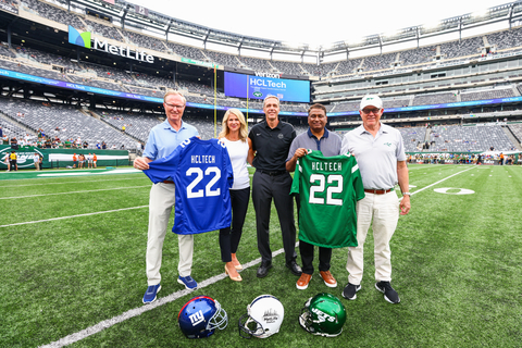 (L to R): John Mara, President and CEO of the New York Giants; Jill Kouri, CMO, HCLTech; Ron VanDeVeen, President and CEO of MetLife Stadium; C Vijayakumar, CEO & Managing Director, HCLTech; Woody Johnson, Chairman of the New York Jets (Photo: Business Wire)