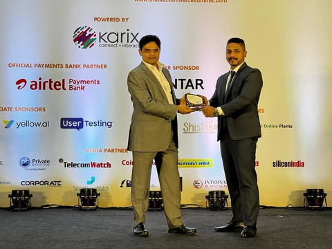 Description: UserTesting receiving the award for the best UX in E-commerce from Pradish Gireesan, Director - Partnerships, Scribe Minds and Media at the India Ecommerce summit 2022 held in Bengaluru on Thursday 22nd of September. (Photo credit: GB Kumar, Vice President , APAC)