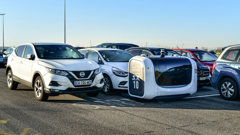 Stanley Robotics' Stan robot autonomously parking a vehicle at Lyon Saint-Exupéry Airport, utilizing Velodyne Lidar's Puck sensor for navigation (Photo: Stanley Robotics)