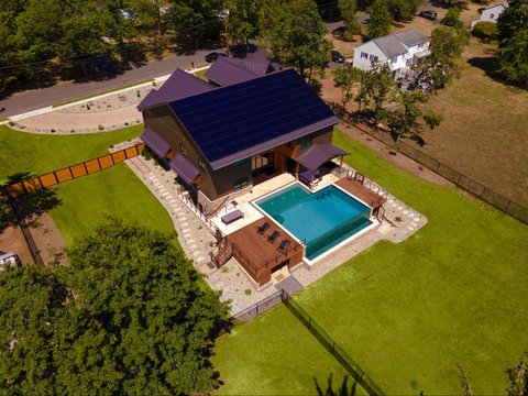 Home with rooftop solar (photo credit: Suntuity Renewables)