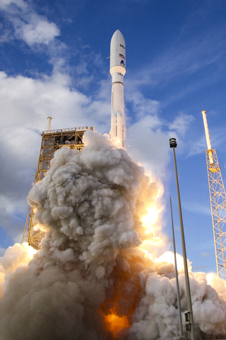 Boeing-built SES-20 and SES-21 will enable SES to continue delivering TV and network services while freeing up C-band spectrum to enable the deployment of 5G across the U.S. (Photo: Business Wire)