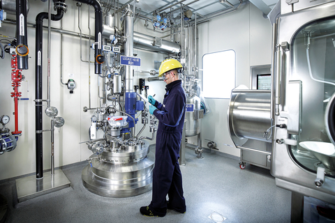 A technician checking process parameters at the new cGMP pilot plant line, located in the Dipharma’s facility of Mereto di Tomba (Italy). (Photo: Business Wire)