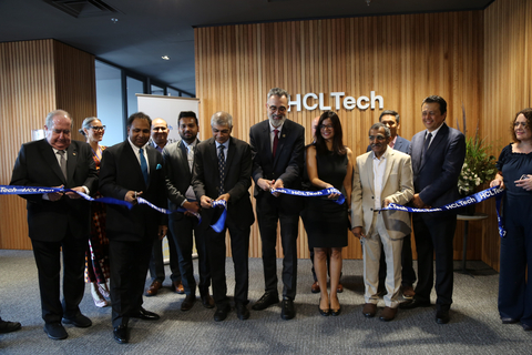 Ejecutivos de HCLTech celebran junto con dignatarios del gobierno la apertura de un nuevo centro tecnológico en México. (Photo: Business Wire)