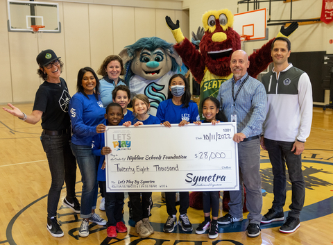 original Symetra, the Seattle Kraken and the Seattle Storm have teamed up this fall to bring ‘LETS Play by Symetra’ to 80 fourth graders at Cedarhurst Elementary School in Burien, Wash., part of Highline Public Schools. Focused on building Leadership, Equity and Teamwork skills through playing Sports, the program engages students during PE class. Symetra presented a donation to Highline Schools Foundation representing $1000 for every Kraken and Storm home-game win during the 2021/22 season. Pictured (left to right) are Seattle Storm Emcee Shellie Hart; Symetra VP of Public Affairs & Social Impact Sharmila Swenson; Seattle Kraken VP Allison Bickford; Highline Schools Foundation Executive Director Fred Swanson; Seattle Storm Chief Commercial Officer Nate Silverman, along with Kraken mascot Buoy, Storm mascot Doppler, and Cedarhurst Elementary students. (Photo: Symetra)