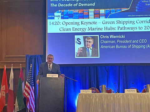 ABS会長兼社長兼CEOのクリストファー・J・ウィアニッキが、コネティカット州スタンフォードで開催された2022 SHIPPINGInsightカンファレンスで、グリーン海運回廊に焦点を当てた基調講演を行う。（写真：ビジネスワイヤ）