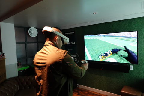 Packers fans demo NFL PRO ERA at a London-based bar prior to the Packers-Giants matchup, courtesy of StatusPRO. (Photo: Business Wire)