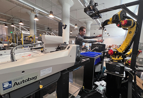 OSARO staff members prepare the OSARO® Robotic Bagging System with Sealed Air's AUTOBAG® in San Francisco for shipping to the PACK EXPO 2022 trade show in Chicago, which starts on Sunday. (Photo: Business Wire)