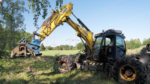 thumbnail Visimind's E Cutter, a pruning machine that provides the operator efficient, precise, real-time control under power lines, using Velodyne Lidar's Ultra Puck sensor. Photo credit: Visimind Group