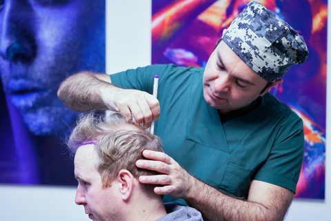 Capital Hair Center in Istanbul trekt de aandacht in de haartransplantatiesector van Turkije met hun nieuwe ozontherapie (Photo: Business Wire)