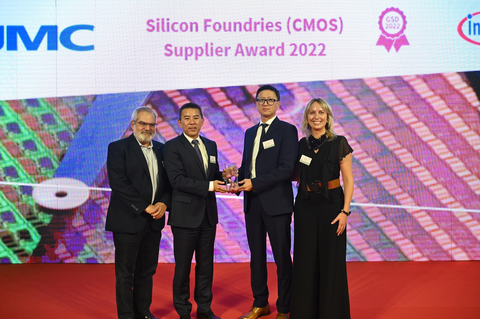 Steven Liu, UMC's Vice President of Europe and Japan Sales (second from left), and Alexander Qu, General Manager of UMC BV Europe (second from right), presented with “Best Silicon Foundry (CMOS)" award at Infineon's  2022 Global Supplier Day. (Photo: Business Wire)