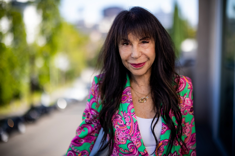 original Thermo Fisher Scientific debuts its “Counting on You” patient advocacy campaign at ASHI 2022, which celebrates the lives of transplant recipients by “counting” their extraordinary and everyday milestones post-transplant. (Photo: Business Wire)