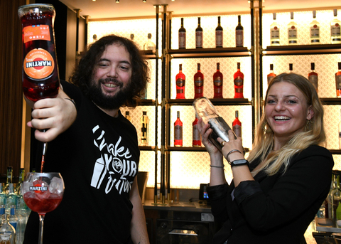original Arriva alla sua terza edizione Shake Your Future, il progetto di responsabilità sociale dedicato ai più giovani ideato dal Gruppo Bacardi. (Photo: Business Wire)