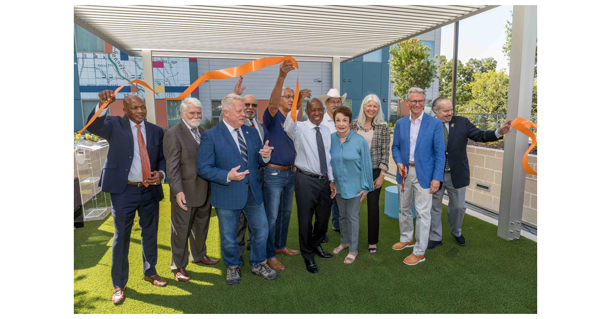 Houston Mayor Joins Wells Fargo and FHLB Dallas to Celebrate the Grand