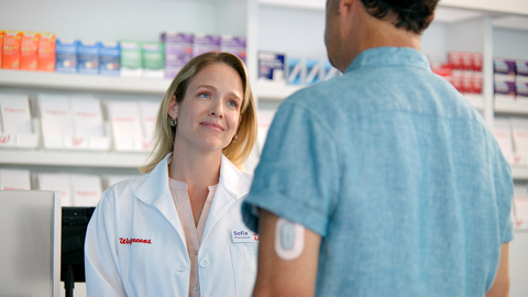 A Walgreens pharmacist assisting someone living with diabetes. (Photo: Business Wire)