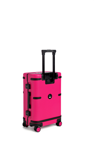 Introducing the Un-carrier On from T-Mobile – the Smartest, Flyest Carry-On Ever. T-Mobile’s industry-leading travel benefits get the perfect adventure companion from Samsara Luggage just in time for the holiday travel season. (Photo: Business Wire)