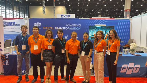 original Dr Phong Nguyen (fourth from left) with FPT Software team at Hannover Messe - the largest industrial machinery and manufacturing technology fair, Sep 2022. (Photo: Business Wire)