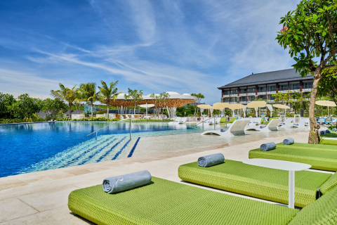 The pool at Marriott’s Bali Nusa Dua Terrace. Owners and guests can enjoy the amenities of the neighboring 5-star Renaissance Bali Nusa Dua Resort including pools, restaurants, and spa. (Photo: Business Wire)