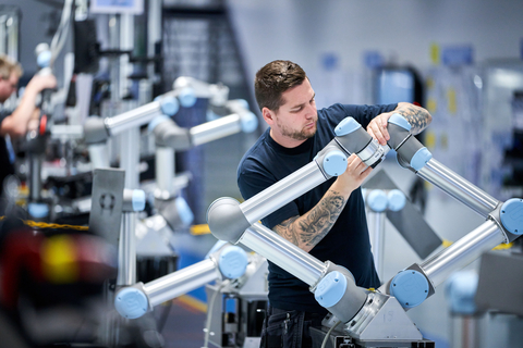original Universal Robots is the world's leading manufacturer of collaborative robots - or cobots. The fast-growing company just hired its 1000th employee. (Photo: Business Wire)