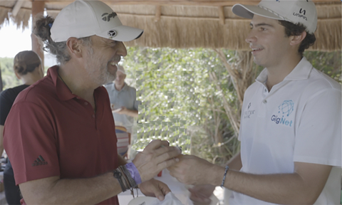 Mexico Professional Golfer and GigNet Ambassador Alvaro Ortiz with Mauricio Carreón, Founding Member of ACOTUR, at the GNEX-ACOTUR Conference golf tournament in Cancun, Mexico, November 15, 2022. (Photo: Business Wire)