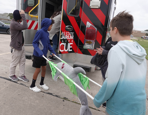 original Flour Bluff Intermediate School students participate in the Texas State Aquarium's new educational program, Wildlife Rescue on the Road, proudly sponsored by Reliant. (Photo: Business Wire)