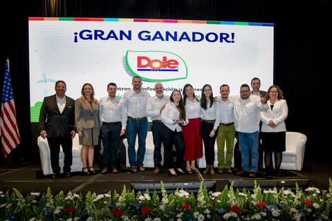 Farm Managers and Employees from Dole’s Santa Fe and Muelle Farms were present at the award ceremony, along with representatives from Dole Tropical Products and Dole’s Costa Rican subsidiary. (Photo: Business Wire)