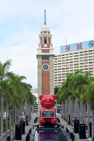 American artist WhIsBe's largest art piece to date, a giant red sculpture standing over 26 feet tall, is on exhibit in Hong Kong until January 1, 2023. (Photo: Business Wire)