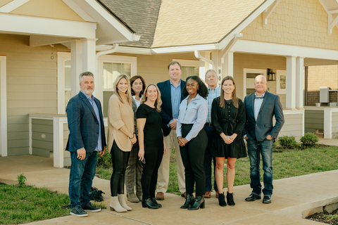 Executives celebrate launch of TVA's Connecting MHA pilot at Murfreesboro Housing Authority. (Left to Right) Rick Jurosky, United Communications, Meredith Ponce, SmartMark Communications, Georgia Caruthers, TVA, Juliet Shavit, SmartMark Communications, Glenn Hollandsworth, MTE, Brianna Henry, MTE, Thomas Rowe, Murfreesboro Housing Authority, Kristin Jackson, United Communications, and Jodie Miller, United Communications. (Photo: Business Wire)