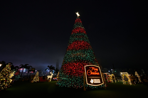 Hong Kong’s tallest outdoor Christmas tree, located at the West Kowloon Cultural District, and offering gorgeous panoramic views of the world-famous Victoria Harbour, is a perfect Instagram spot. (Photo: Business Wire)