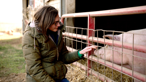 Elle Gadient grew up on her family’s diversified farm in eastern Iowa raising livestock, including Niman Ranch pigs, and will be the fifth generation in her family to farm in the Midwest. Elle serves in the unique position of farmer advocate at Niman Ranch, providing support, education and community building among the brand’s network of hundreds of small to mid-size, independent family farms and ranches across the country. Photo Credit: Niman Ranch