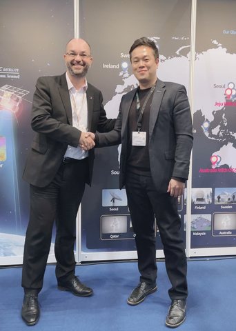 Momentus Vice President of International Business Development, Jean-Philippe Divo, and CONTEC Co. Chief Executive Officer, Dr. Sunghee Lee, at Space Tech Expo Europe 2022. (Photo: Business Wire)