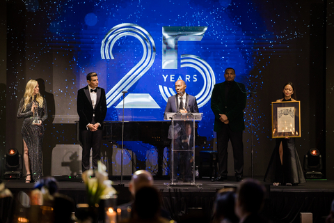 Houston Mayor Sylvester Turner accepts the 2022 Champion of Service Award at the ZT Corporate Chairman's Gala in Houston, Texas. (Photo: Business Wire)