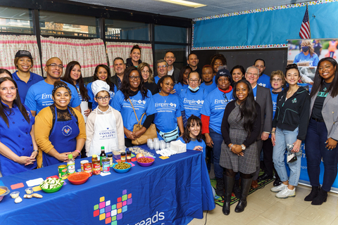 iHeartIMPACT, Empire BlueCross BlueShield, and Common Threads hosted a food distribution event with the New York Liberty at P.S. 398 Walter Weaver Elementary School in Brooklyn, providing hundreds of students with bags of fresh produce and a cooking demonstration from Common Threads instructors on how to prepare a healthy meal. (Photo: Business Wire)
