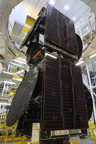 Maxar-built Galaxy 35 and Galaxy 36 for Intelsat stacked before launch. Credit: Arianespace.