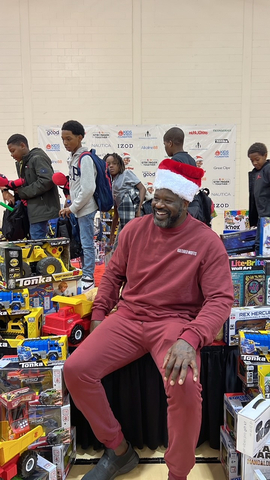 NBA legend, former Boys & Girls Club kid and lifetime supporter of Boys & Girls Clubs of America, Shaquille O’Neal, provides holiday gifts and joy to hundreds of kids during a “Shaq-A-Claus” celebration at Shaquille O’Neal Boys & Girls Club of Henry County on December 14. (Photo: Business Wire)