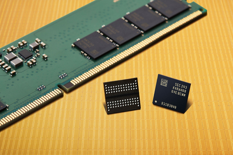 Samsung 12nm-class DDR5 DRAM (Photo: Business Wire)