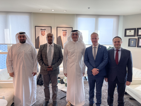 From left to right: Ali Al-Suwaidi - Technical Affairs Department Director, CRA; Hassan Eltom - Head of Client Services MEA, Ookla; His Excellency Mohammed bin Ali Al-Mannai - Minister of Communications and Information Technology; Doug Suttles - CEO and Founder, Ookla; and Tristan Muhader - Head of MEA, Ookla (Photo: Business Wire)