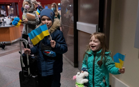 A brother and sister arrive at St. Jude Children’s Research Hospital in Memphis after traveling from Ukraine as a part of the St. Jude Global SAFER Ukraine project. (Photo: Business Wire)