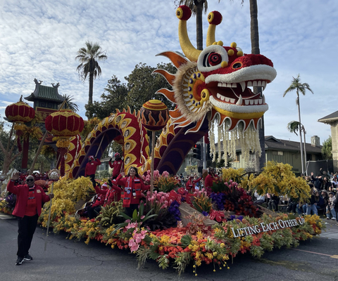 The float designed by Fiesta Parade Floats for Donate Life won the Sweepstakes Trophy, the Rose Parade's top prize for the most beautiful entry. (Photo: Business Wire)