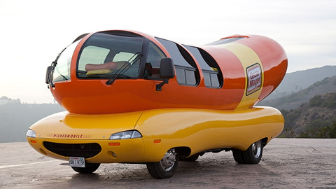 Now through January 31, recent college graduates can apply to become a member of the 36th Hotdogger class, sparking smiles nationwide with the iconic Wienermobile. (Photo: Business Wire)