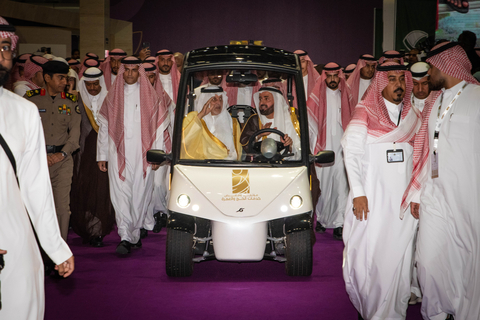 H.R.H Prince Khaled Al-Faisal, Advisor to the Custodian of the Two Holy Mosques and Governor of Makkah Region touring the exhibition with H.E. Minister of Hajj and Umrah, Dr. Tawfiq bin Fawzan Al-Rabiah (Photo: AETOSWire)