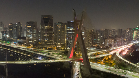 thumbnail Mary Kay Brazil and Instituto Mary Kay were awarded the Silver Award at the ABEVD Associacao Brasileira das Empresas de Venda Direta (Brazil DSA) Annual Congress for their Red Sign Campaign, painting notable landmarks in Sao Paolo red for UN International Day Against Domestic Violence. (Photo: Mary Kay Inc.)