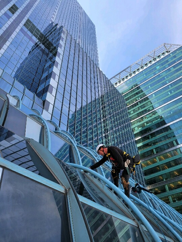 Western Specialty Contractors, KBS to Complete Extensive Curtain Wall Restoration at Award-Winning, 42-Story Mixed-Use Tower in Chicago (Photo: Business Wire)